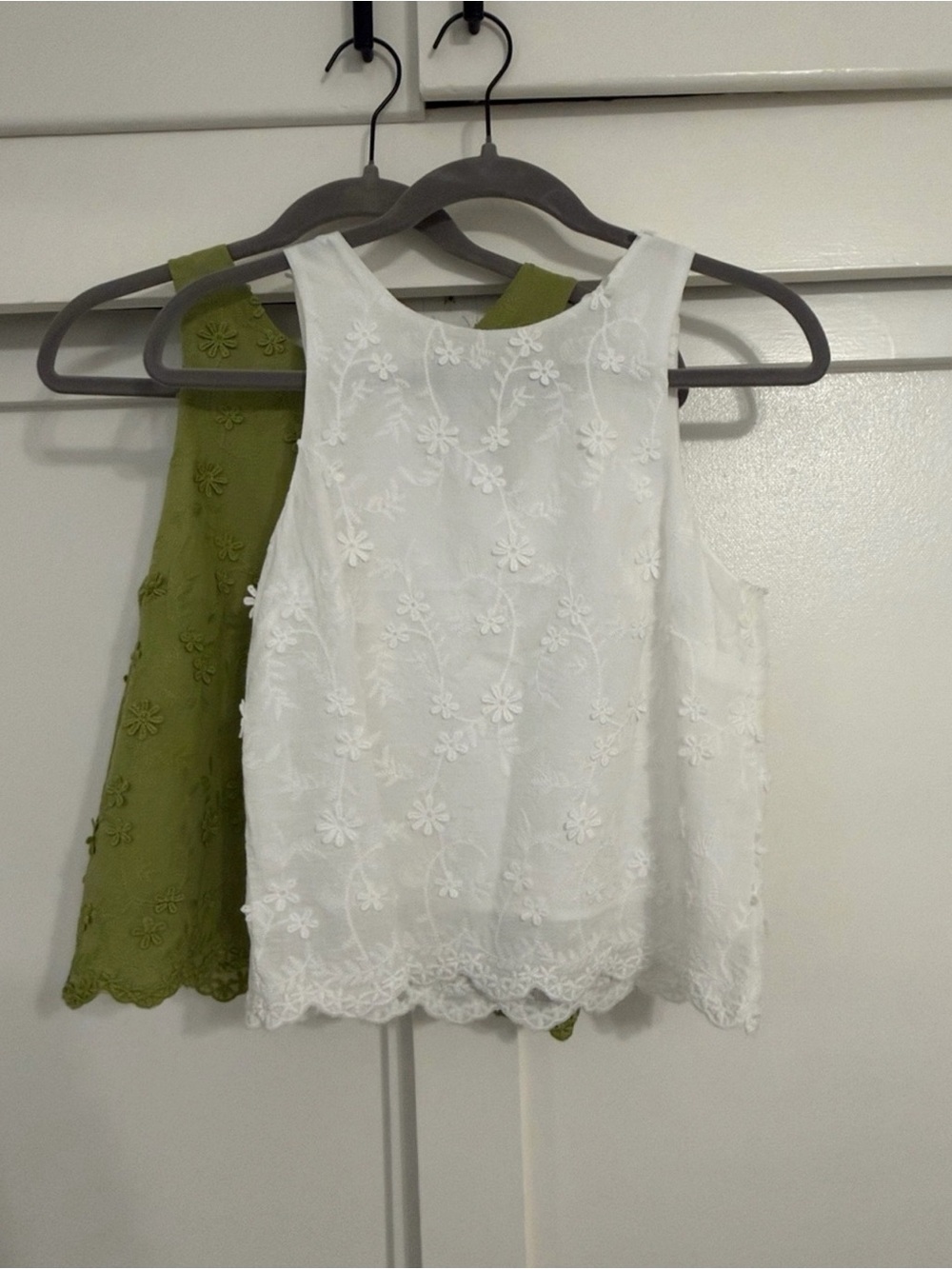 Set of 2 Lulu’s sleeveless tank tops